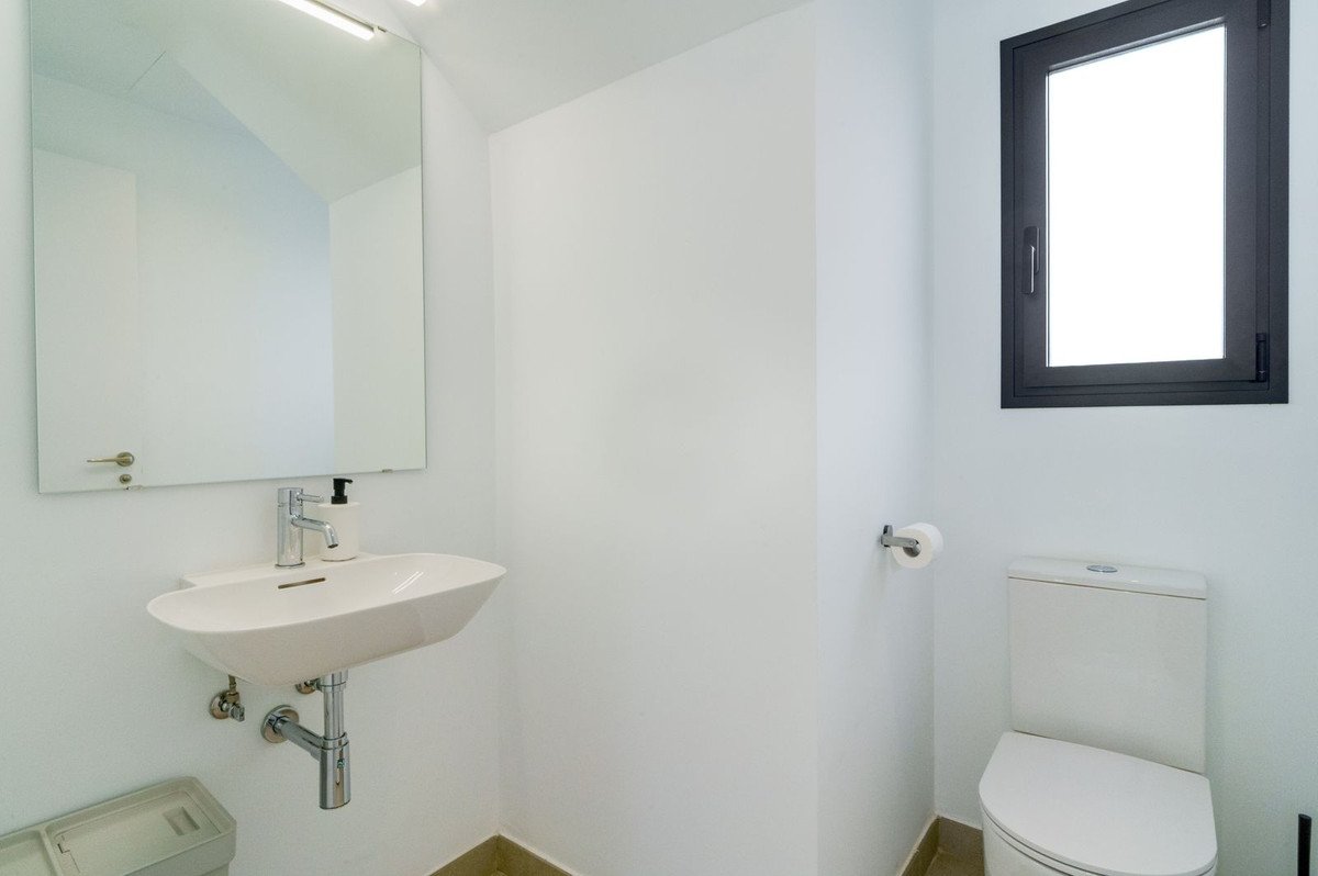 3 Bed Semi-Detached House in Estepona