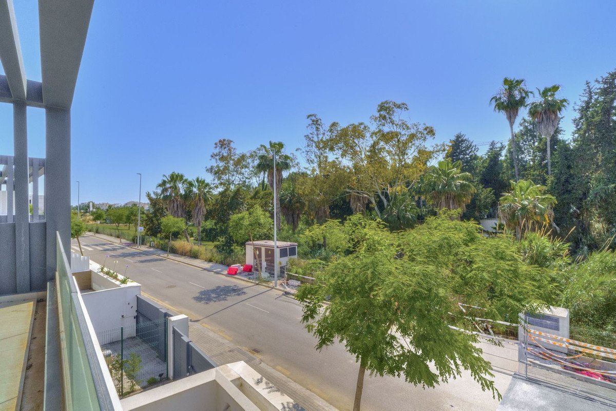 3 Bed Semi-Detached House in Estepona