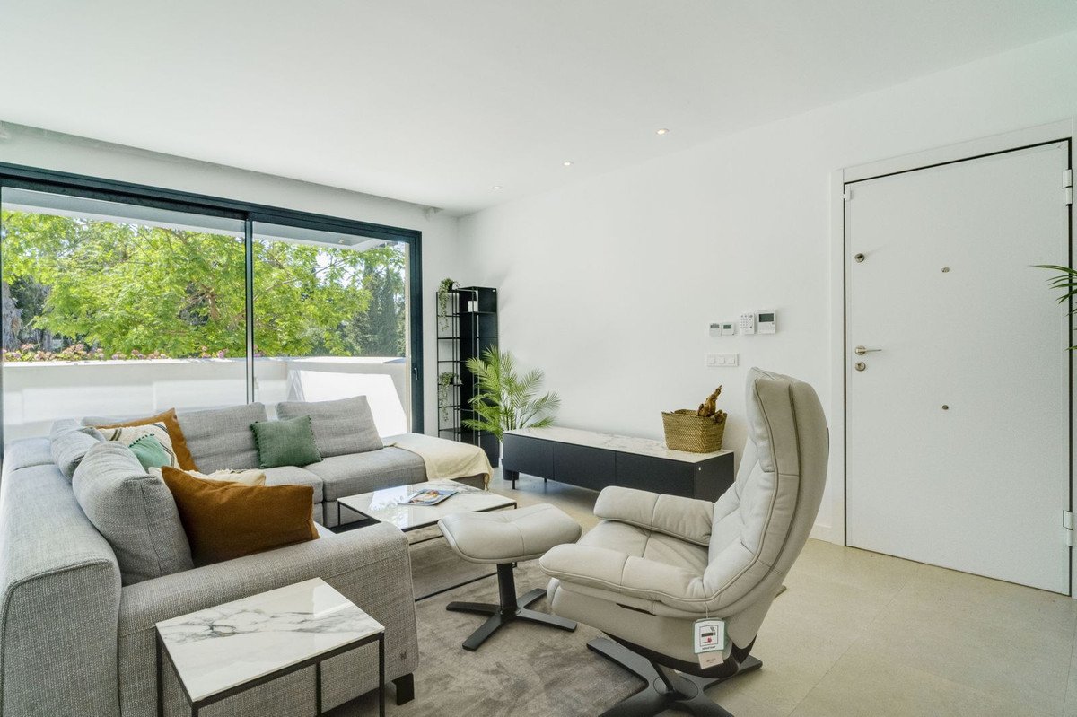 3 Bed Semi-Detached House in Estepona