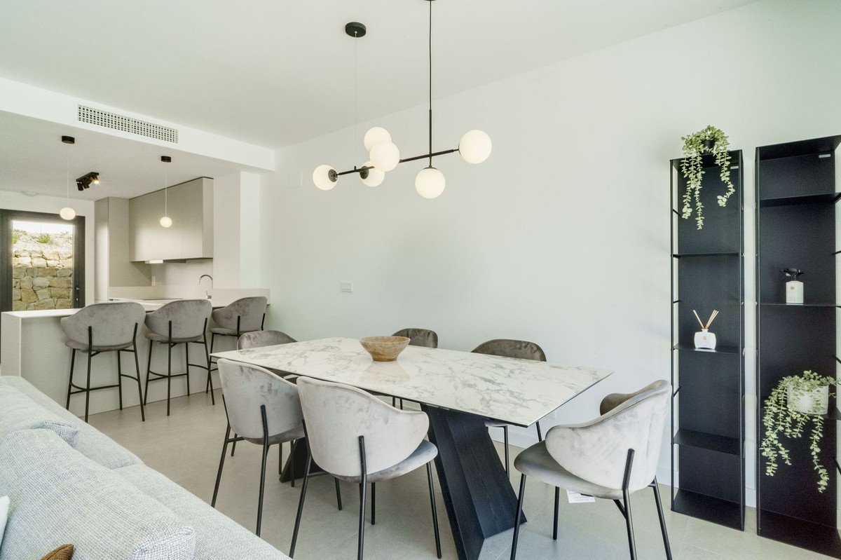 3 Bed Semi-Detached House in Estepona