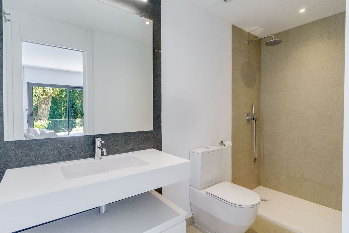 3 Bed Semi-Detached House in Estepona