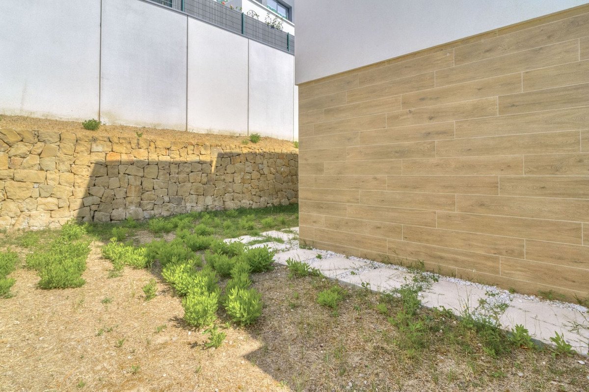 3 Bed Semi-Detached House in Estepona