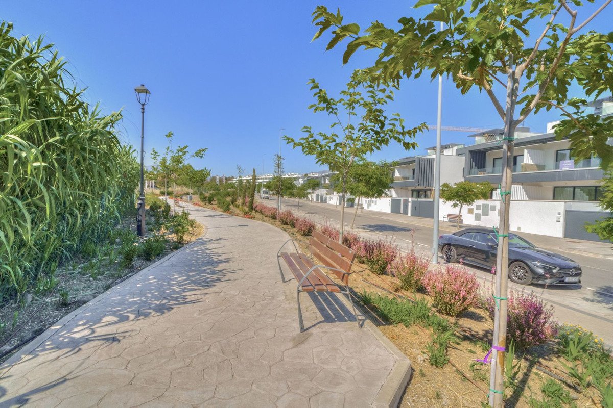 3 Bed Semi-Detached House in Estepona