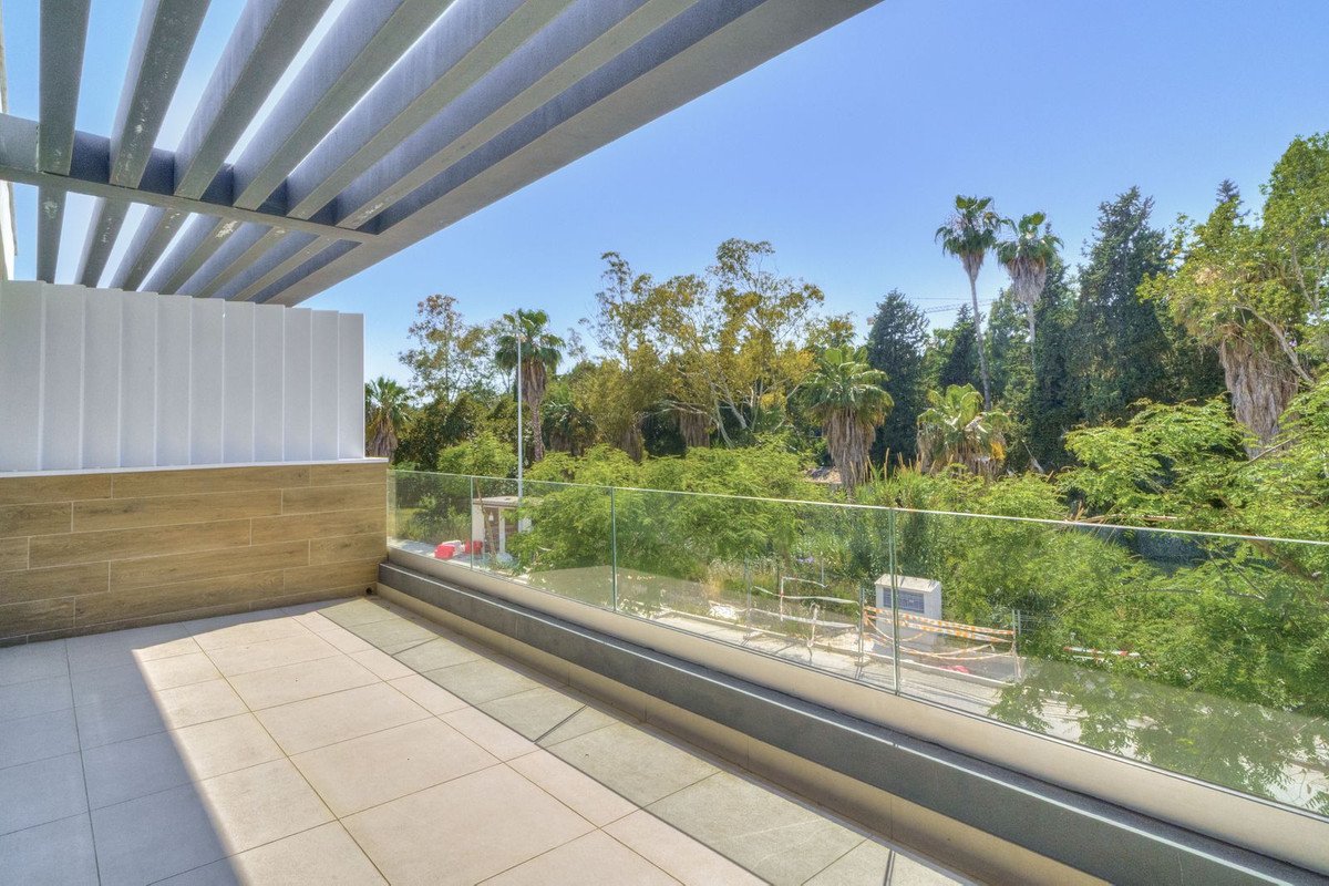 3 Bed Semi-Detached House in Estepona