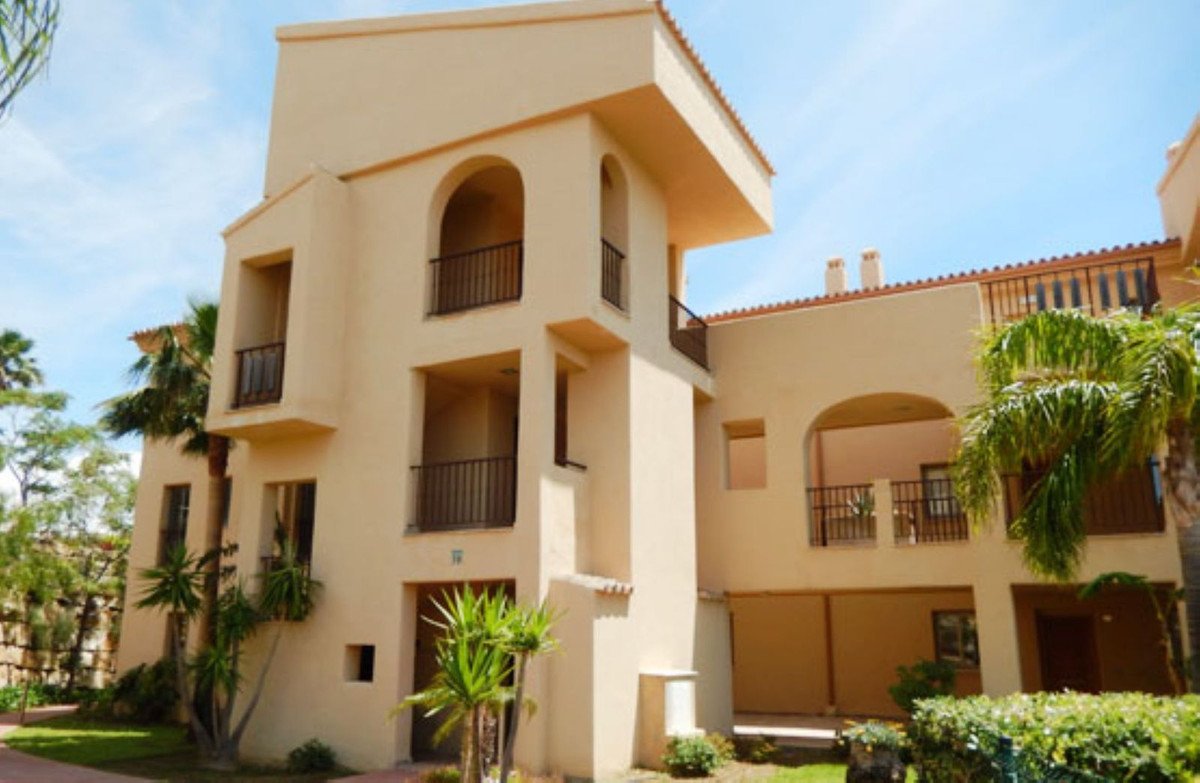 3 Bed Ground Floor Apartment in Benahavís