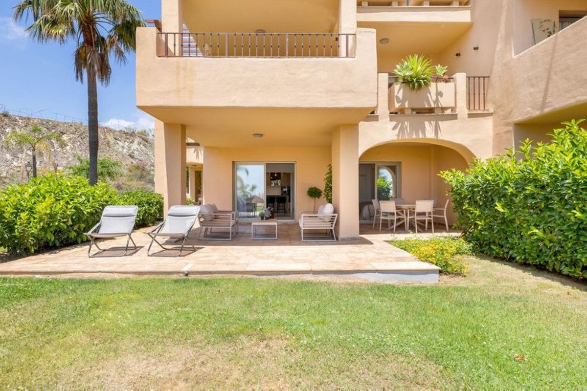 3 Bed Ground Floor Apartment in Benahavís