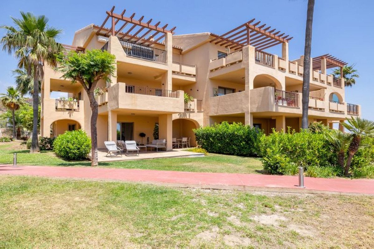 3 Bed Ground Floor Apartment in Benahavís