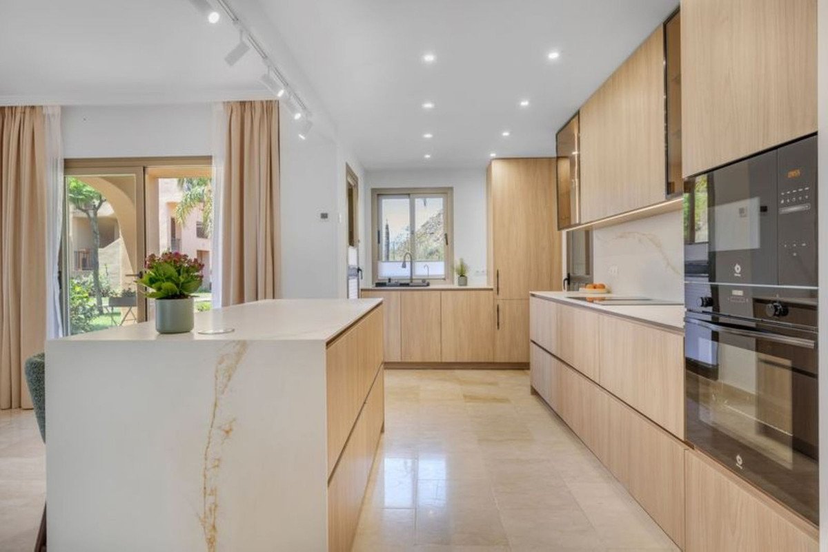 3 Bed Ground Floor Apartment in Benahavís