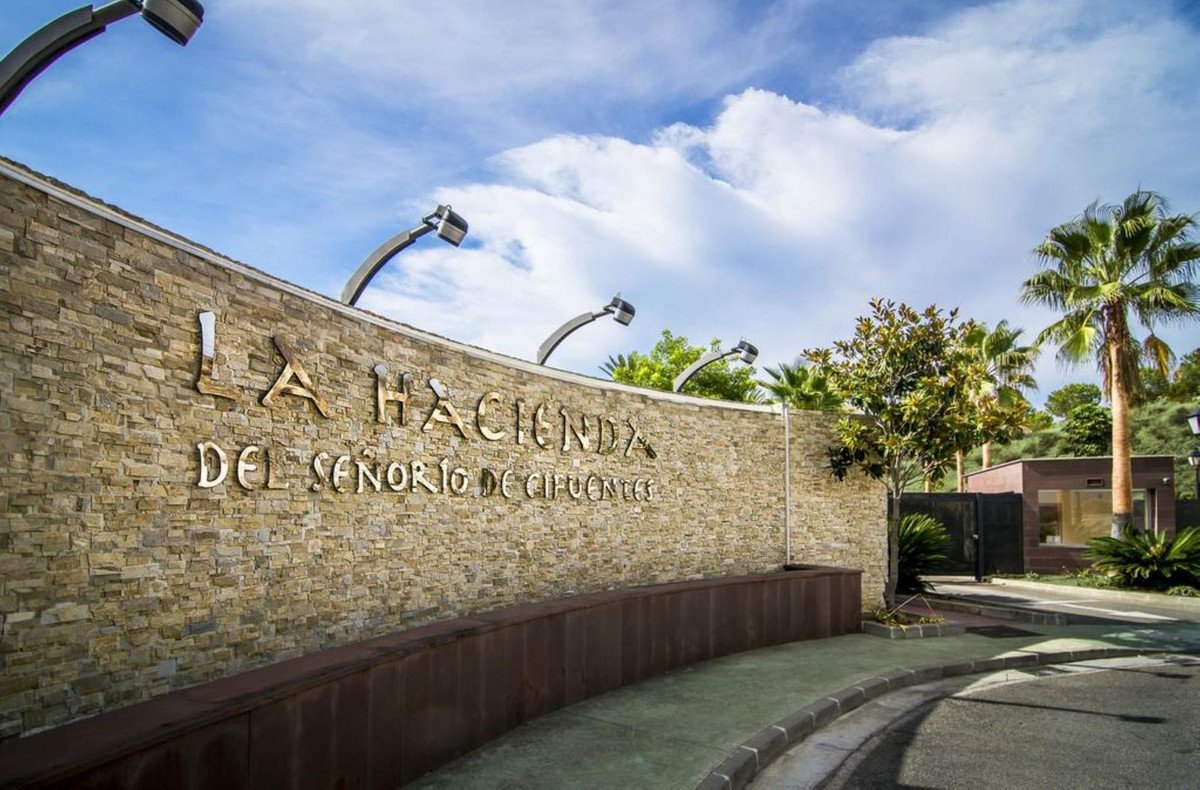 3 Bed Ground Floor Apartment in Benahavís