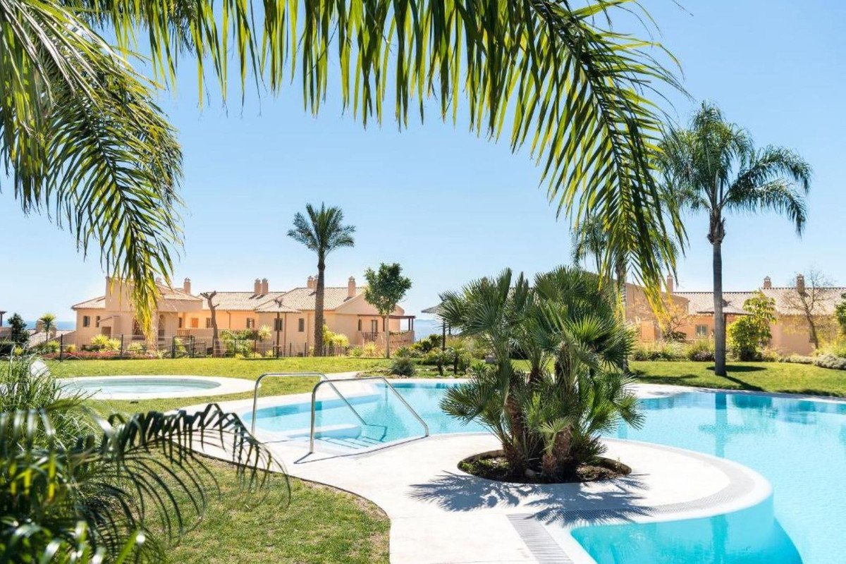 3 Bed Ground Floor Apartment in Benahavís