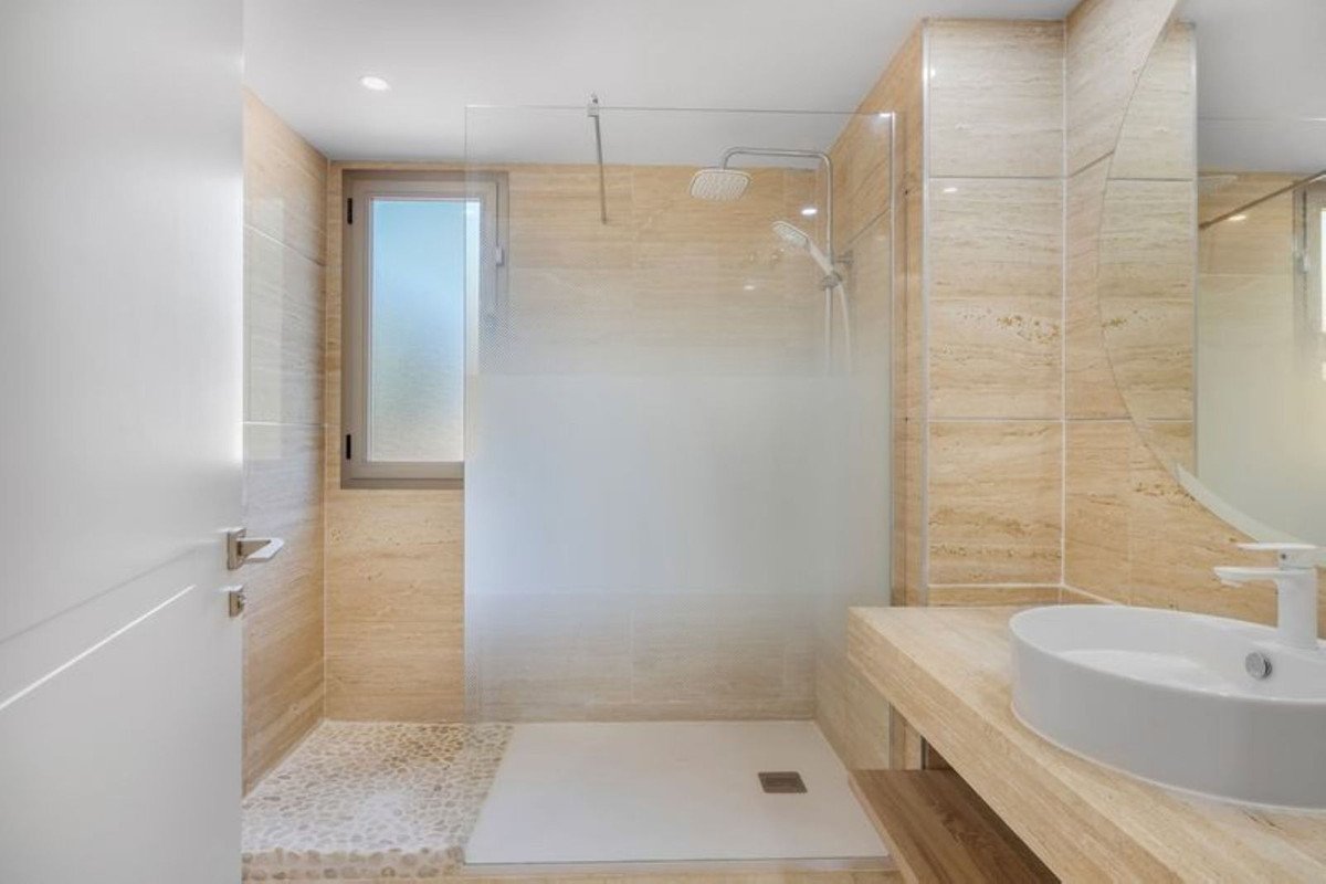 3 Bed Ground Floor Apartment in Benahavís