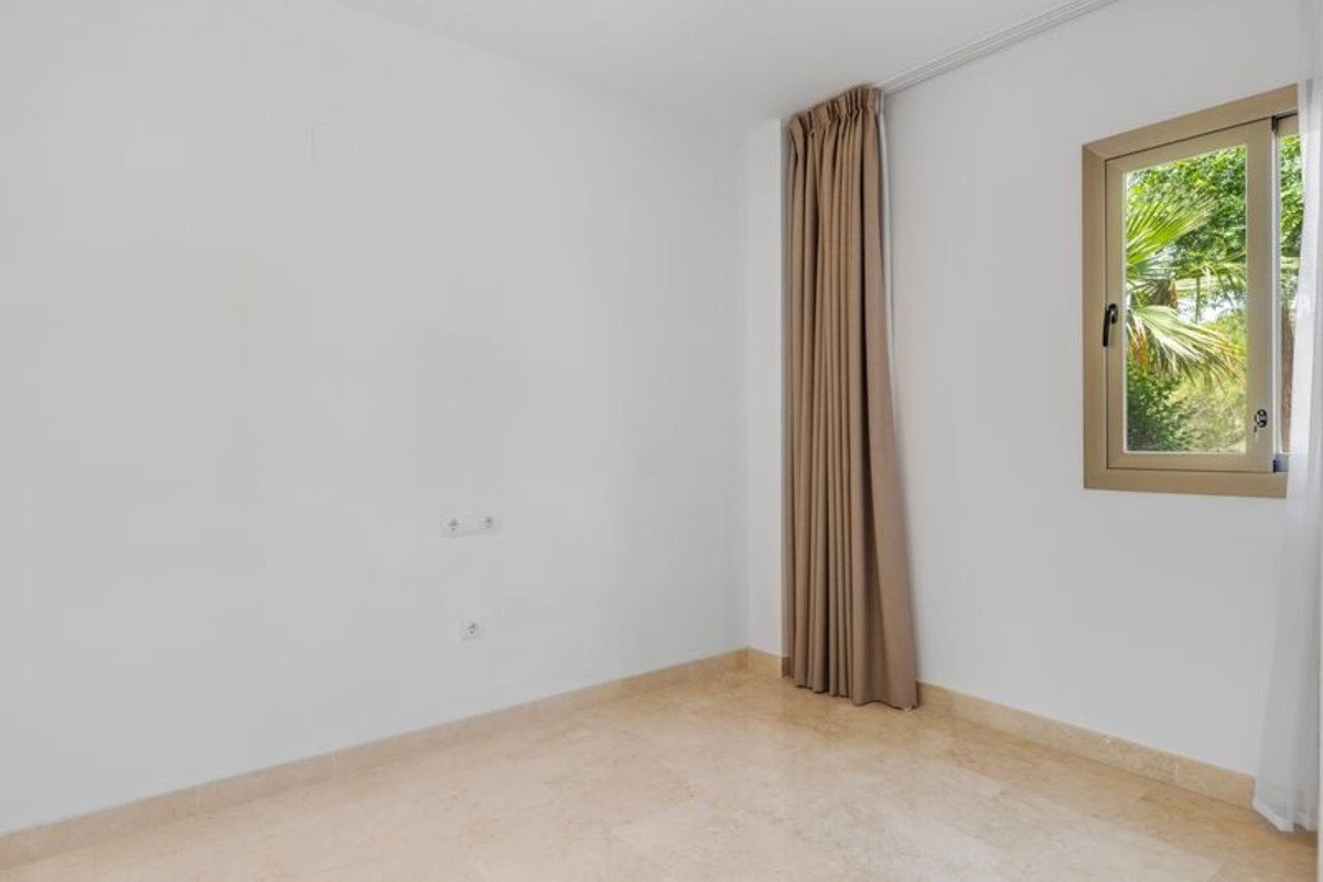 3 Bed Ground Floor Apartment in Benahavís