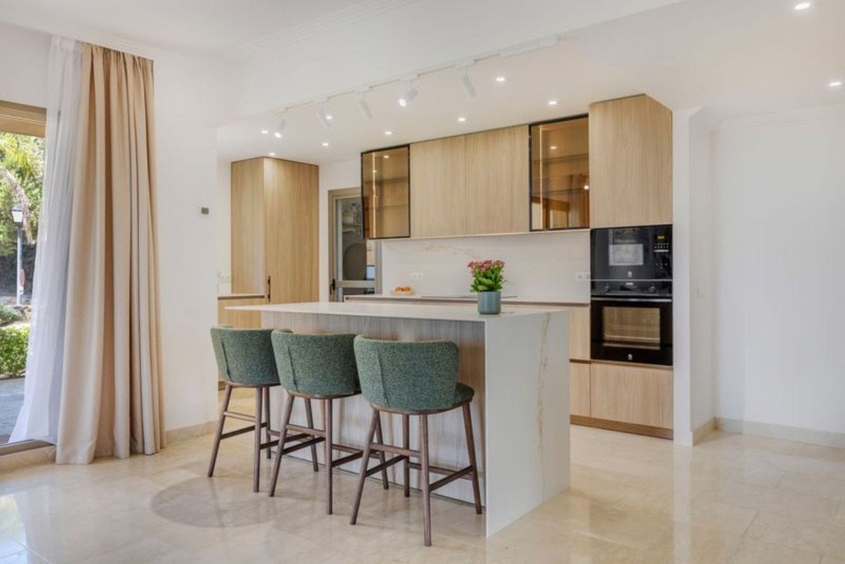 3 Bed Ground Floor Apartment in Benahavís