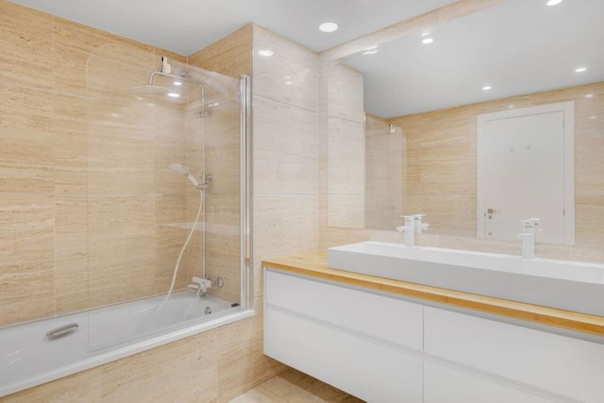 3 Bed Ground Floor Apartment in Benahavís
