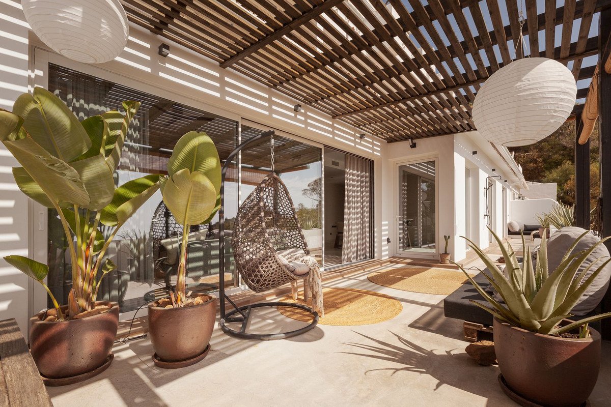 2 Bed Top Floor Apartment in La Mairena