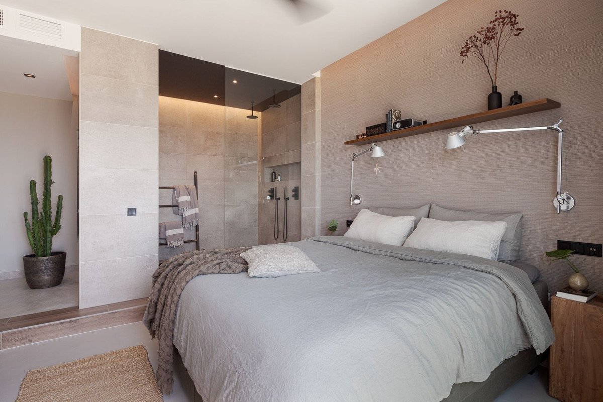 2 Bed Top Floor Apartment in La Mairena