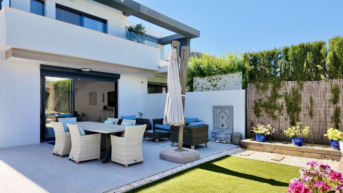 4 Bed Semi-Detached House in New Golden Mile