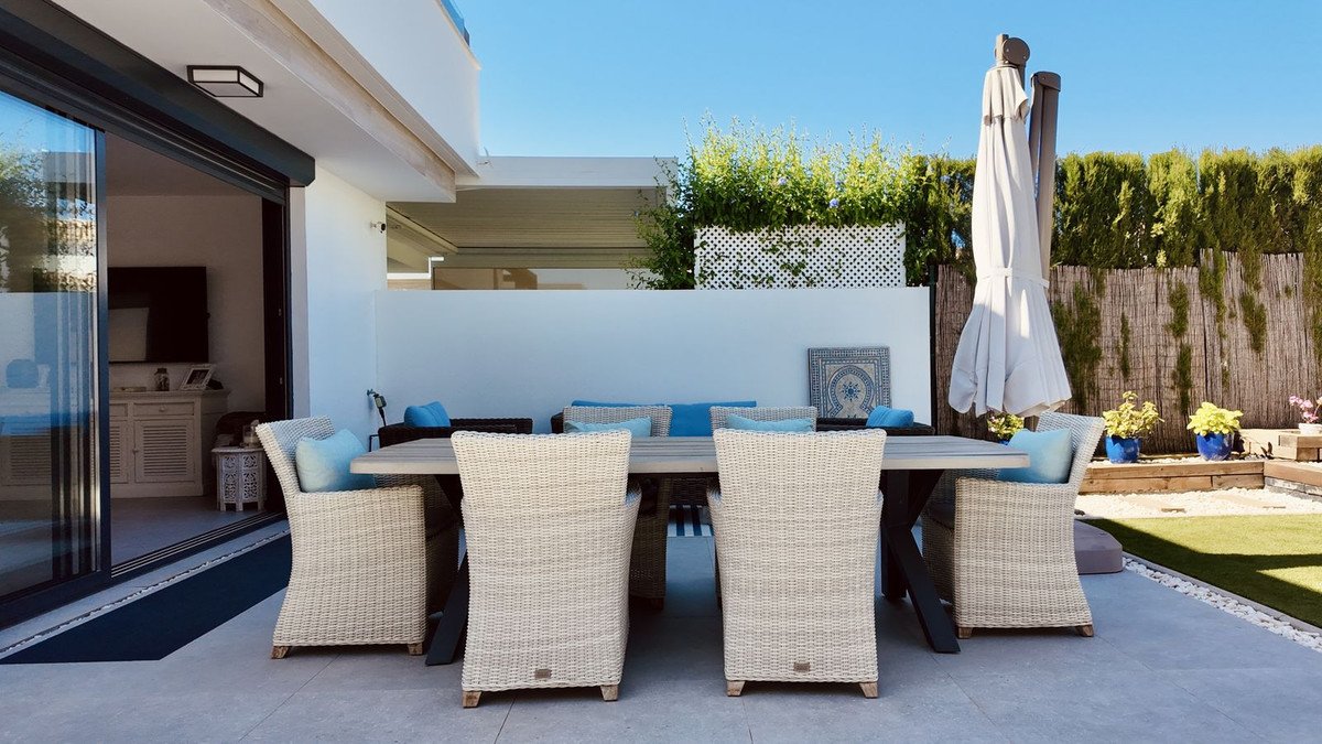 4 Bed Semi-Detached House in New Golden Mile