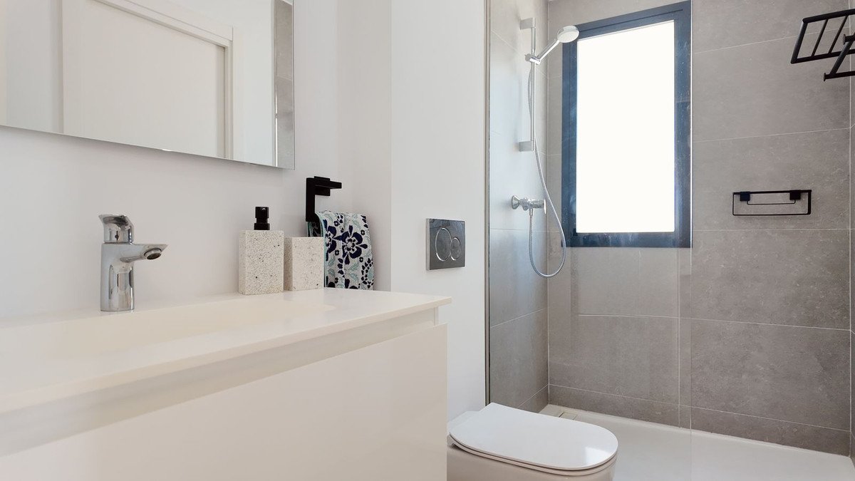 4 Bed Semi-Detached House in New Golden Mile