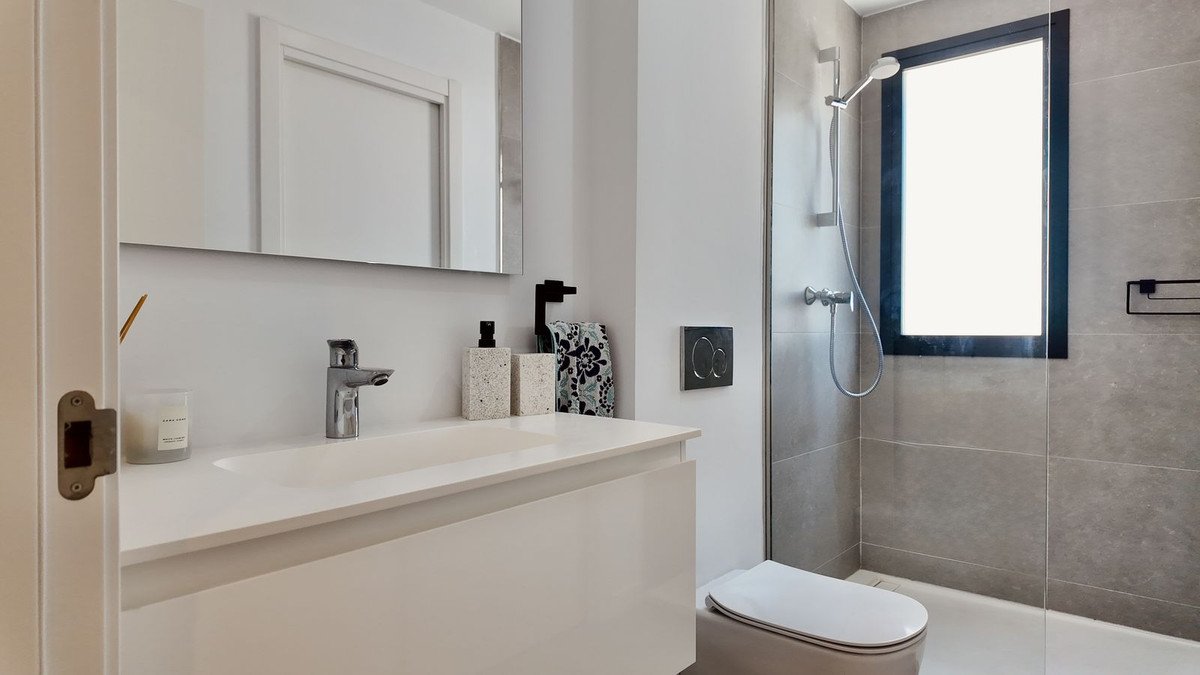 4 Bed Semi-Detached House in New Golden Mile