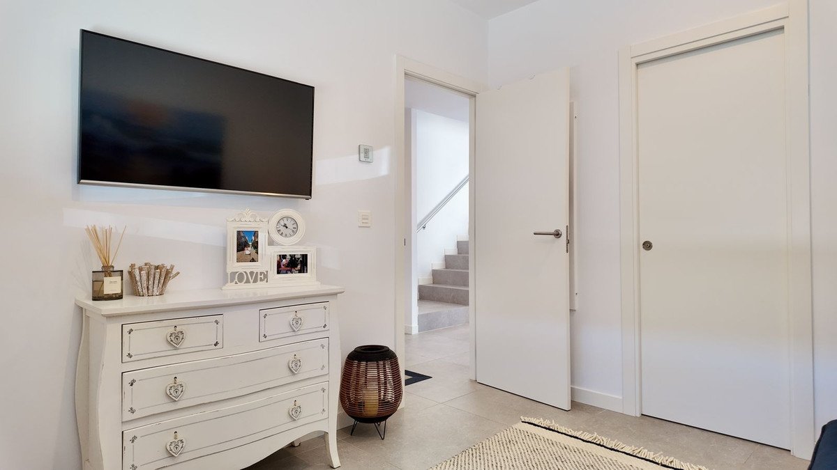 4 Bed Semi-Detached House in New Golden Mile
