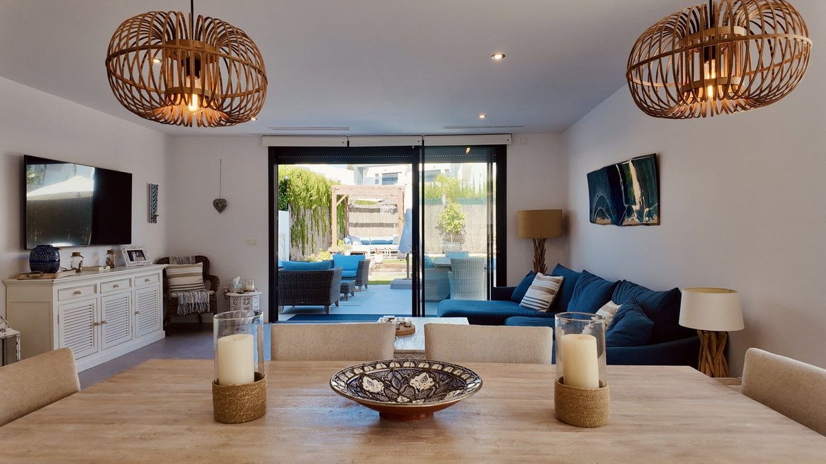 4 Bed Semi-Detached House in New Golden Mile