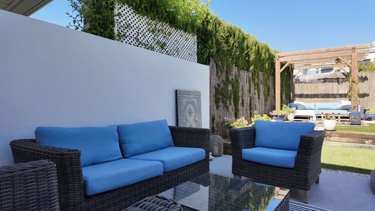 4 Bed Semi-Detached House in New Golden Mile