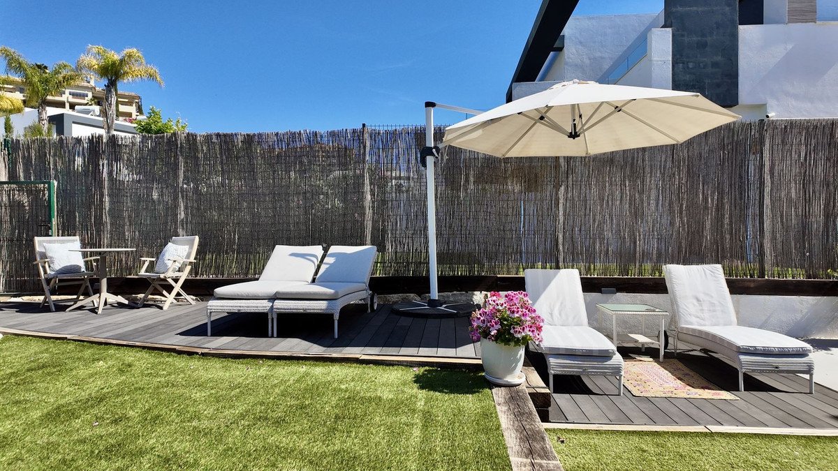 4 Bed Semi-Detached House in New Golden Mile