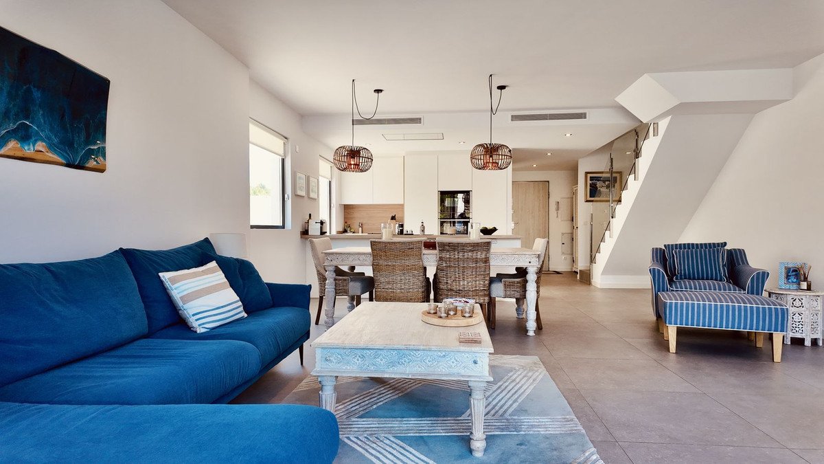 4 Bed Semi-Detached House in New Golden Mile