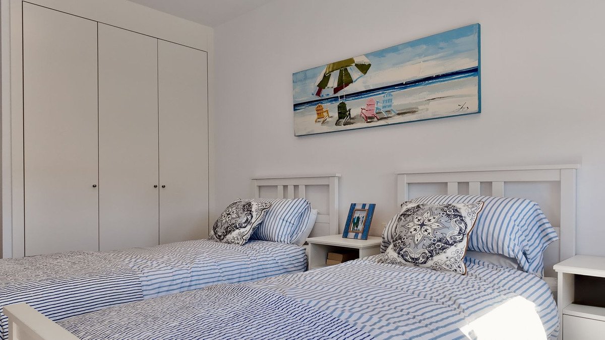 4 Bed Semi-Detached House in New Golden Mile