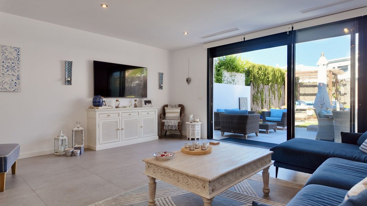 4 Bed Semi-Detached House in New Golden Mile