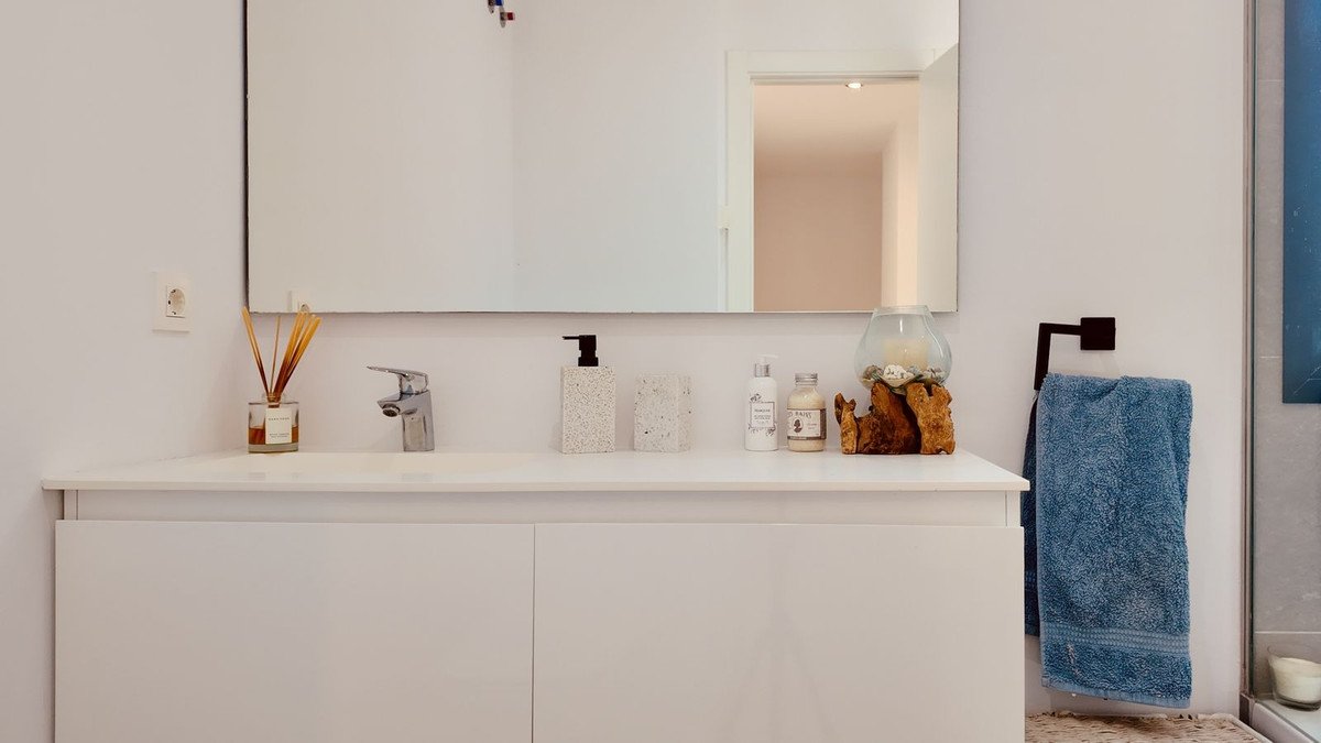 4 Bed Semi-Detached House in New Golden Mile