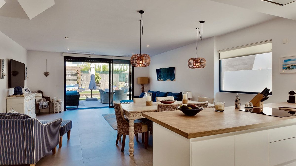 4 Bed Semi-Detached House in New Golden Mile