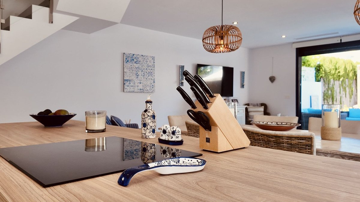 4 Bed Semi-Detached House in New Golden Mile