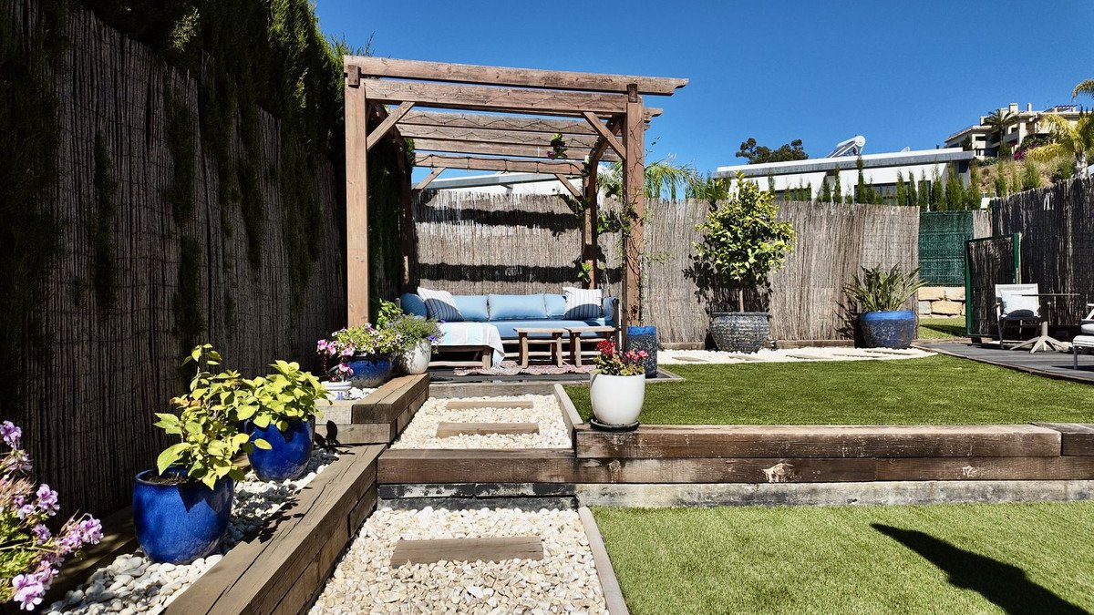 4 Bed Semi-Detached House in New Golden Mile