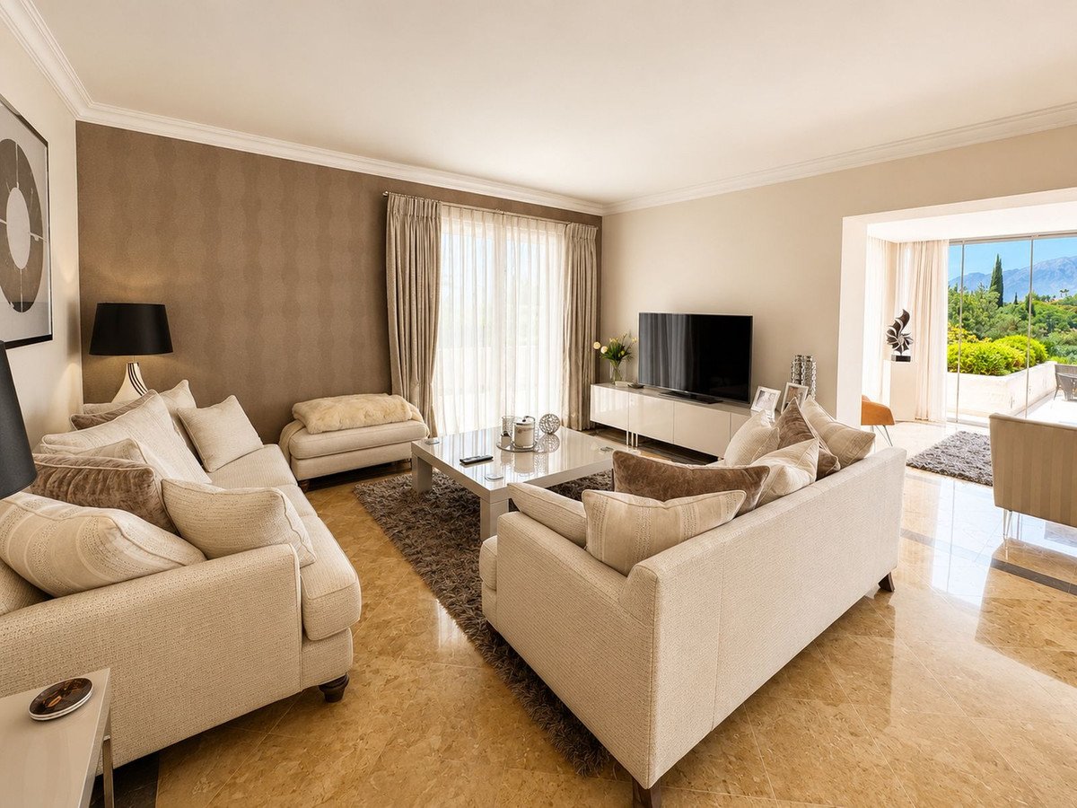 3 Bed Middle Floor Apartment in Los Flamingos