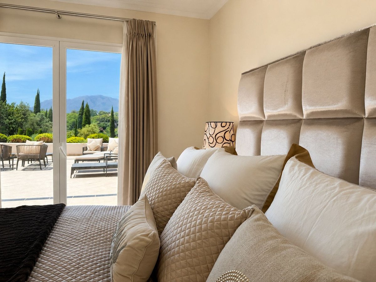 3 Bed Middle Floor Apartment in Los Flamingos