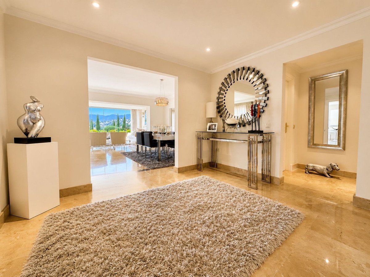 3 Bed Middle Floor Apartment in Los Flamingos