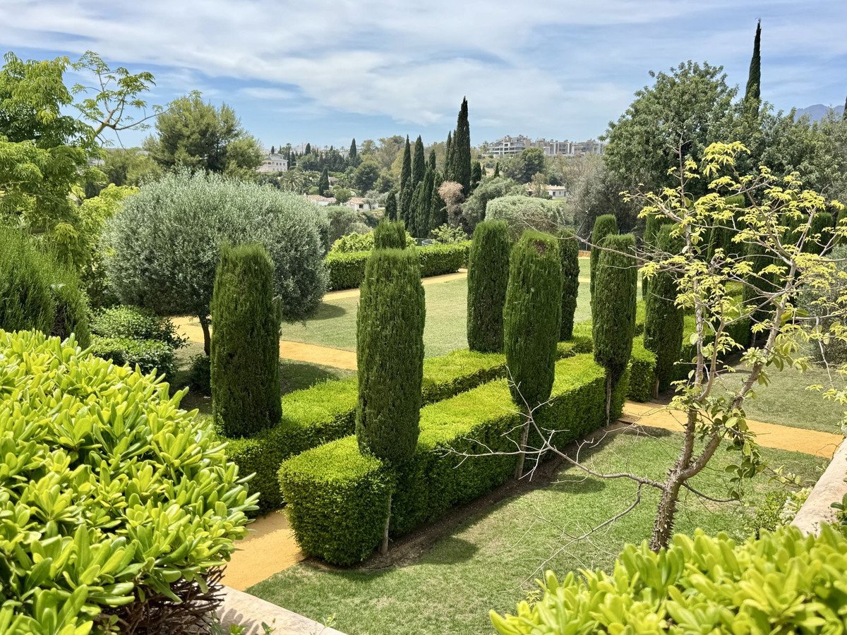 3 Bed Middle Floor Apartment in Los Flamingos