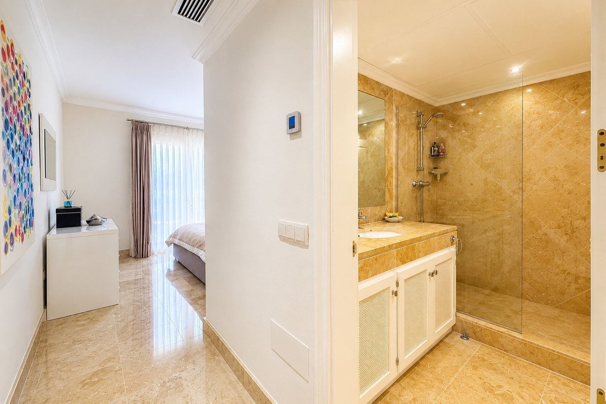3 Bed Middle Floor Apartment in Los Flamingos