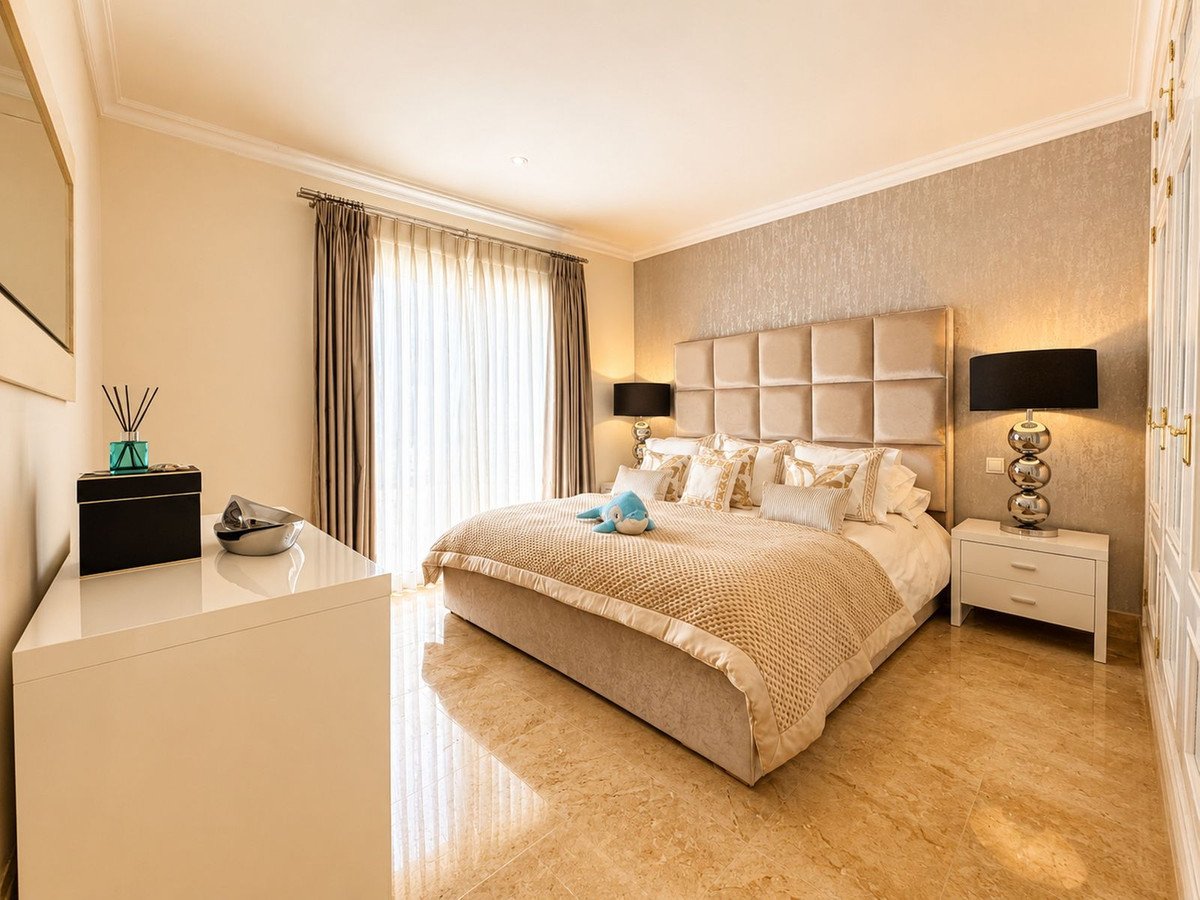 3 Bed Middle Floor Apartment in Los Flamingos