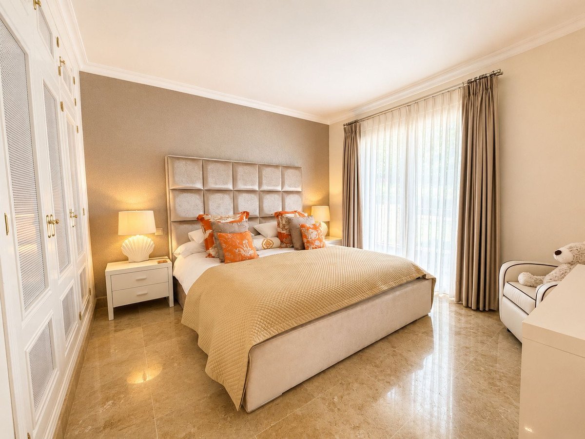 3 Bed Middle Floor Apartment in Los Flamingos