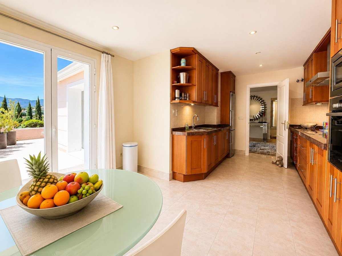 3 Bed Middle Floor Apartment in Los Flamingos