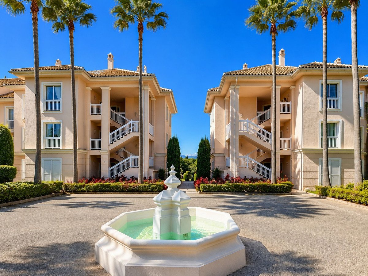 3 Bed Middle Floor Apartment in Los Flamingos