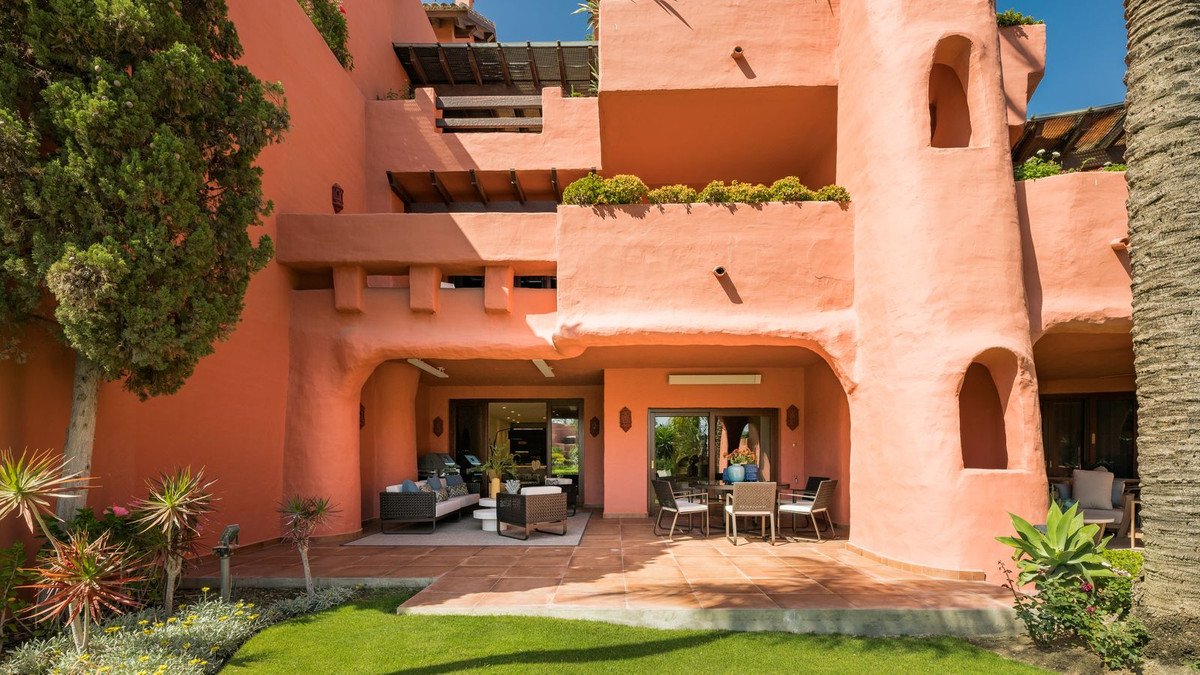 3 Bed Ground Floor Apartment in New Golden Mile