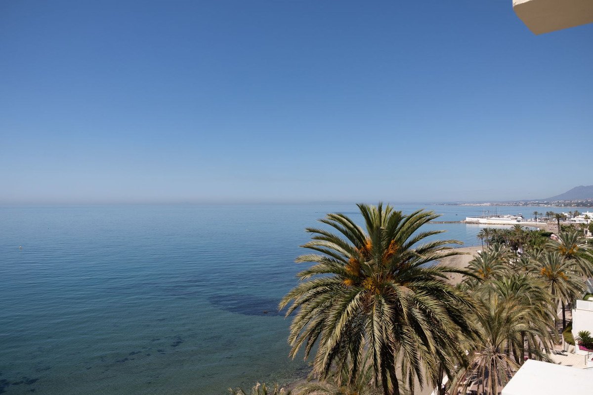 4 Bed Middle Floor Apartment in Marbella