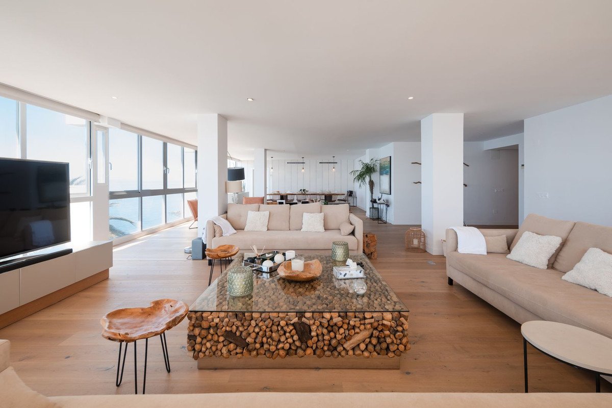 4 Bed Middle Floor Apartment in Marbella