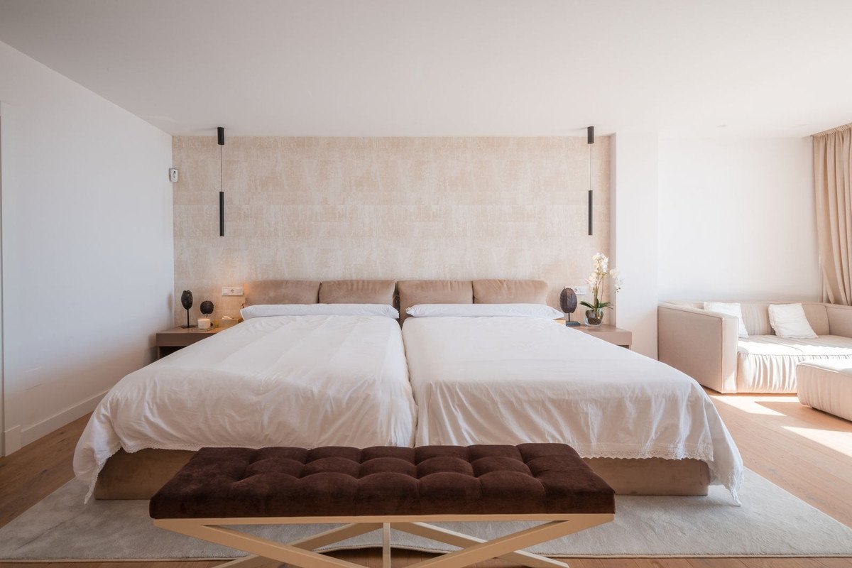 4 Bed Middle Floor Apartment in Marbella