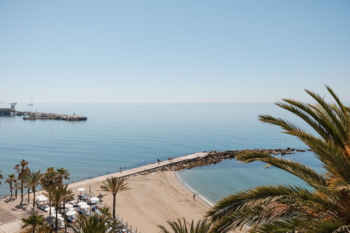4 Bed Middle Floor Apartment in Marbella
