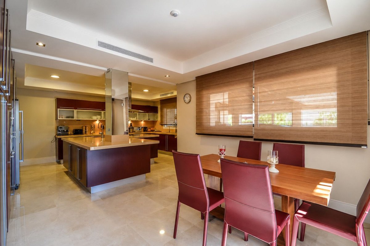 5 Bed Detached Villa in Marbella